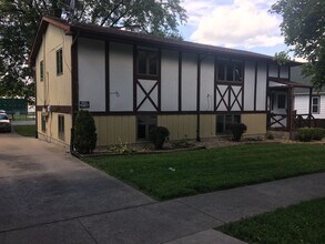 157 N West St, Unit 1 in Crown Point, IN - Building Photo - Building Photo