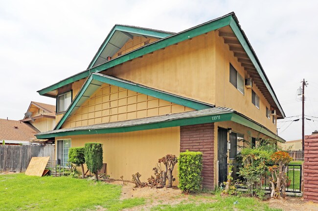 13371 Palm St in Garden Grove, CA - Foto de edificio - Building Photo
