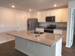 44 Autumn's Wood Dr in Brunswick, GA - Building Photo - Building Photo