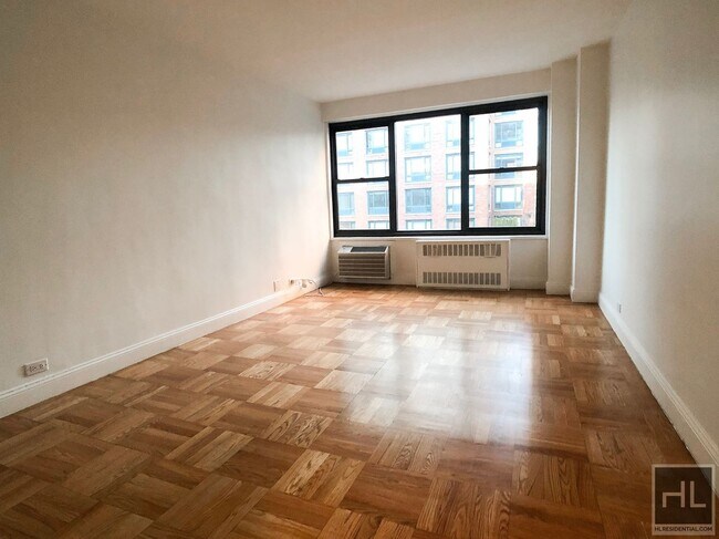 Fourth Avenue in New York, NY - Building Photo - Building Photo