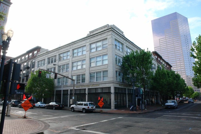 Sally McCracken in Portland, OR - Foto de edificio - Building Photo