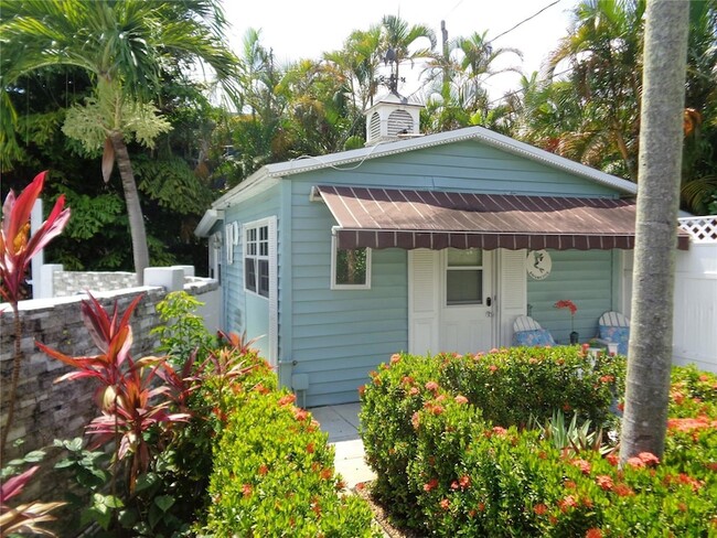 57 NE 24th St, Unit Cottage in Wilton Manors, FL - Building Photo - Building Photo