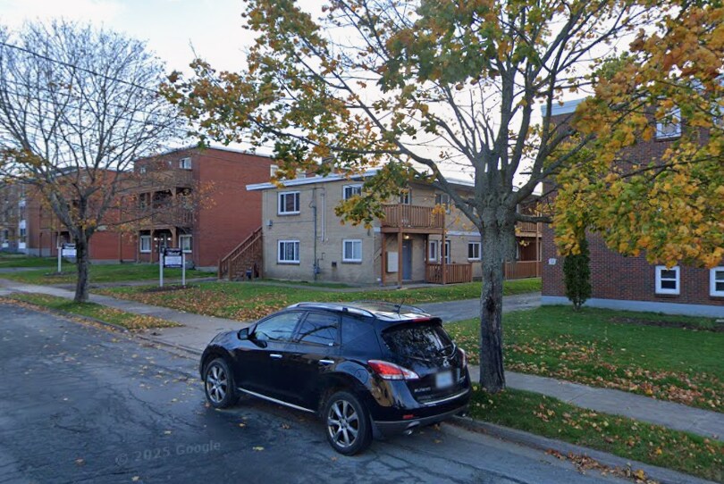 113 Pinecrest Dr in Dartmouth, NS - Building Photo