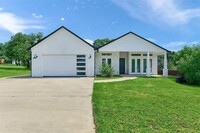 109 Bowie Dr in Gainesville, TX - Foto de edificio - Building Photo