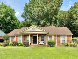 3068 S Mendenhall Rd in Memphis, TN - Building Photo