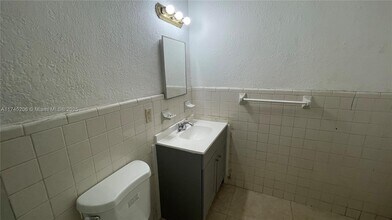 5200 NW 16th St in Lauderhill, FL - Building Photo - Building Photo