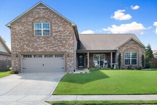 2017 Slayton Dr in Spring Hill, TN - Building Photo