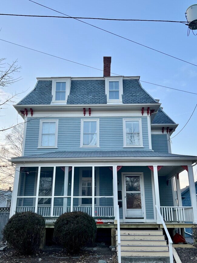 124 Trenton St, Unit 1st Floor in Melrose, MA - Building Photo - Building Photo