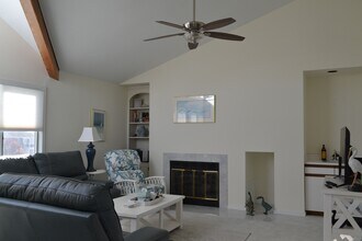 533 Lagoon Blvd in Brigantine, NJ - Foto de edificio - Building Photo