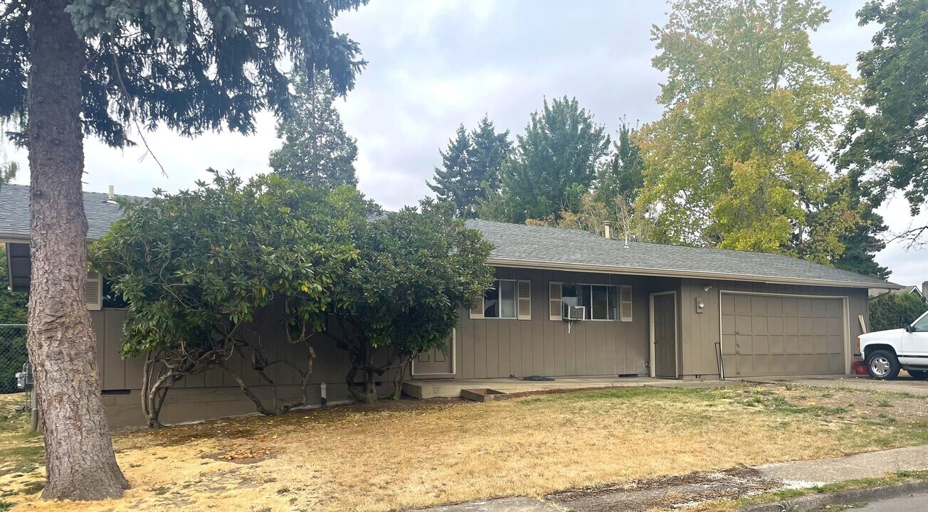 4824 Falcon Ct NE in Salem, OR - Building Photo