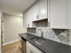 516 W Aldine Ave, Unit A02W in Chicago, IL - Building Photo - Building Photo