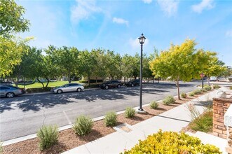 8472 Garside Dr in Las Vegas, NV - Building Photo - Building Photo