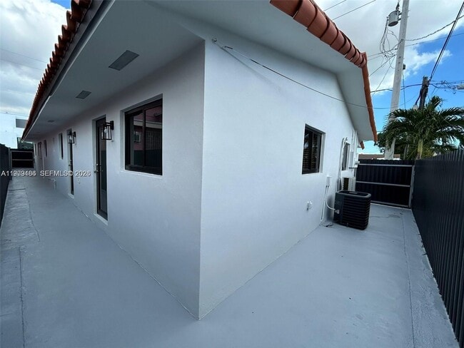 142 NW 21st Ave in Miami, FL - Building Photo - Building Photo