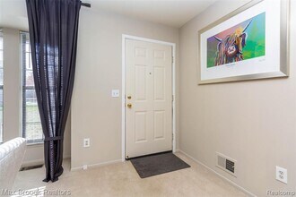 1860 Christy Ct in Rochester Hills, MI - Building Photo - Building Photo