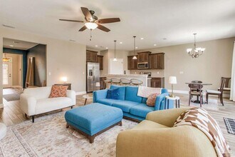 215 Green Dr in Mary Esther, FL - Foto de edificio - Building Photo