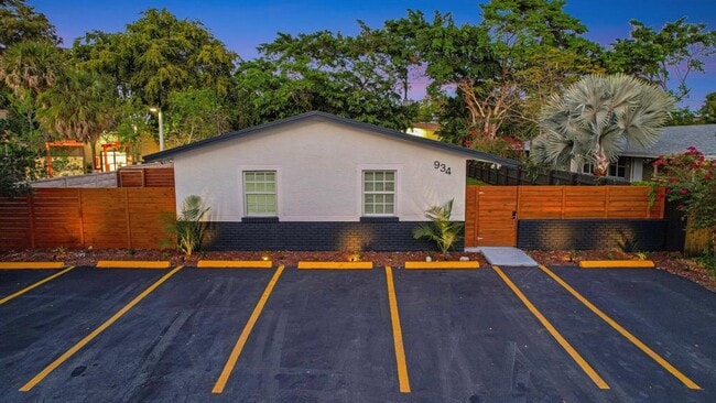 934 NW 4th Ave, Unit 1-4