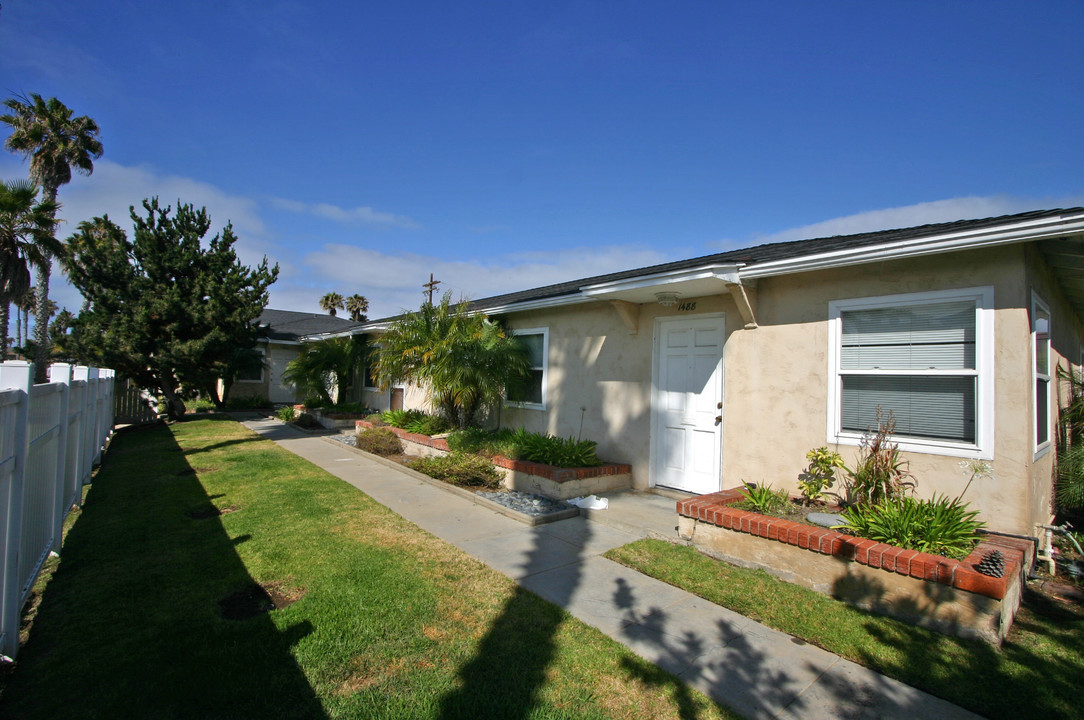 Sunset Cliff Apartments in San Diego, CA - Building Photo