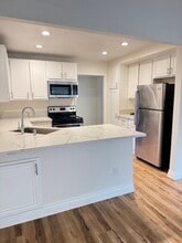5016 E Atherton St in Long Beach, CA - Foto de edificio - Building Photo
