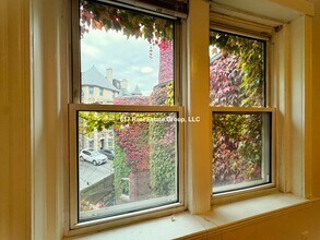 208 Winthrop Rd in Brookline, MA - Foto de edificio - Building Photo