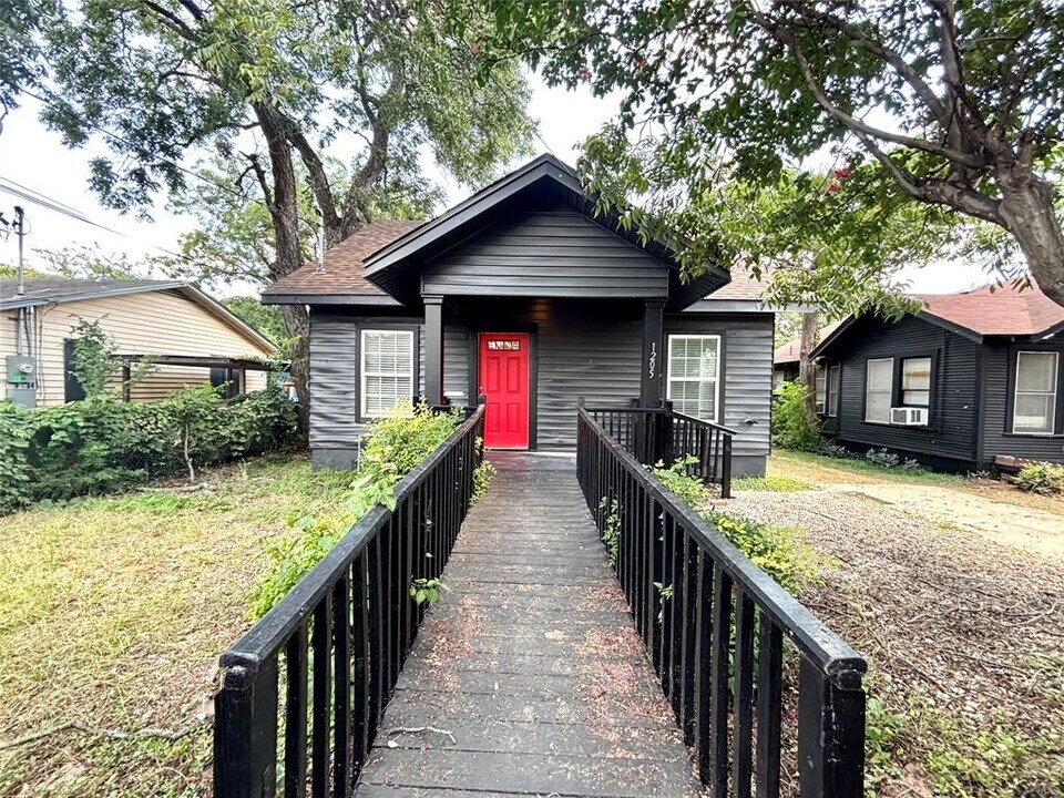 1205 Leona St in Austin, TX - Building Photo