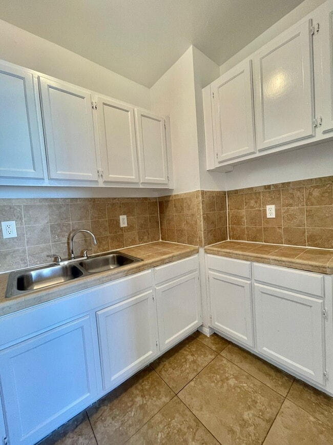 1325 S Hope St in Los Angeles, CA - Foto de edificio - Building Photo