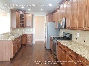 10520 Sablewood Dr-Unit -Unit 104 in Raleigh, NC - Foto de edificio - Building Photo