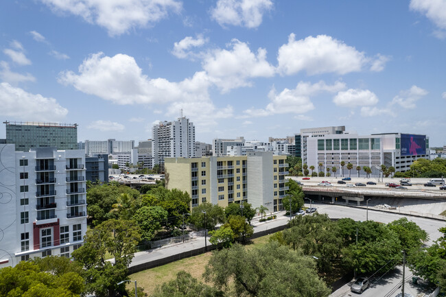 Highland Park Lofts in Miami, FL - Building Photo - Building Photo