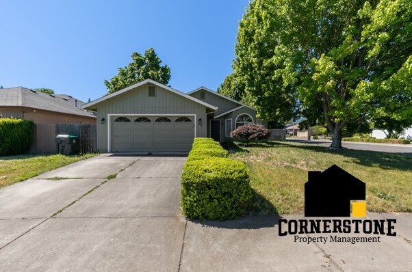 725 Aspen St in Medford, OR - Building Photo