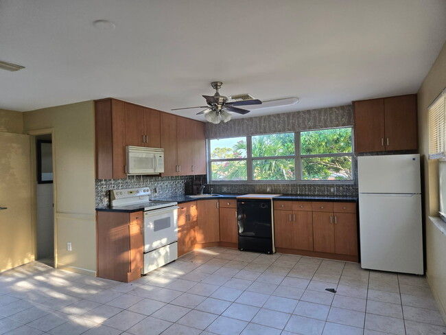 5221 NE 15th Ave, Unit TRENT