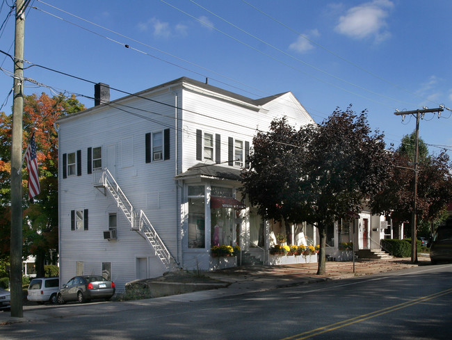 727-737 Main St in Watertown, CT - Foto de edificio - Building Photo