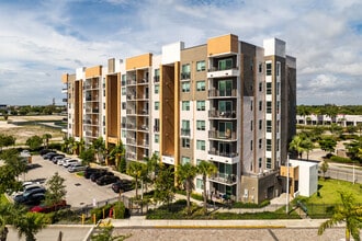 The Pomelo in Miami Gardens, FL - Foto de edificio - Building Photo