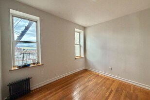 175 Pinehurst Ave in New York, NY - Building Photo