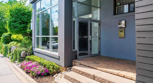 Beach Suites in Toronto, ON - Building Photo - Building Photo