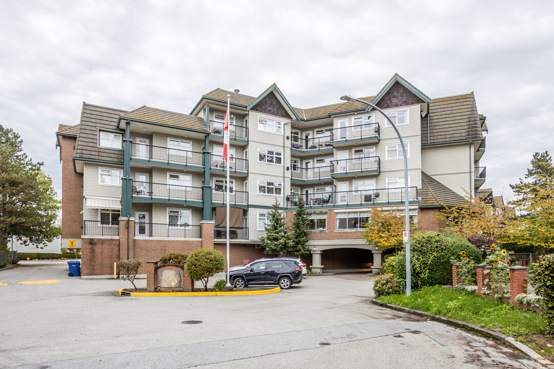 Harrison landing in Langley, BC - Building Photo