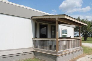 5259 Fm 156 in Krum, TX - Building Photo