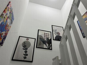 2730 NW 44th St in Miami, FL - Foto de edificio - Building Photo