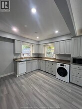 2990 Pillette Rd in Windsor, ON - Building Photo - Building Photo