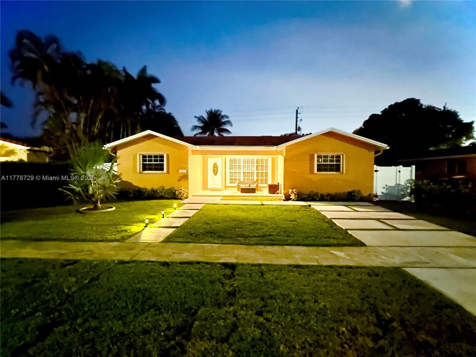 206 SE 3rd Pl in Dania Beach, FL - Building Photo