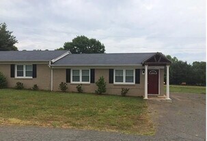 1323 Dartwood Ln in Stanley, NC - Building Photo