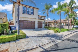 5743 W Chennault Ave in Fresno, CA - Building Photo - Building Photo