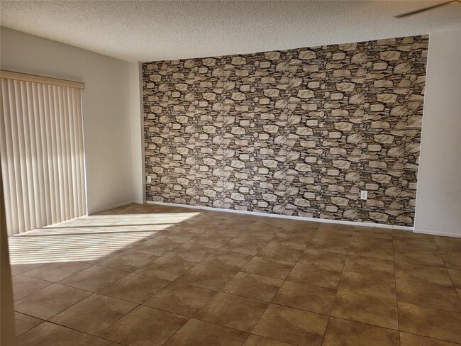 property at 4158 Inverrary Dr