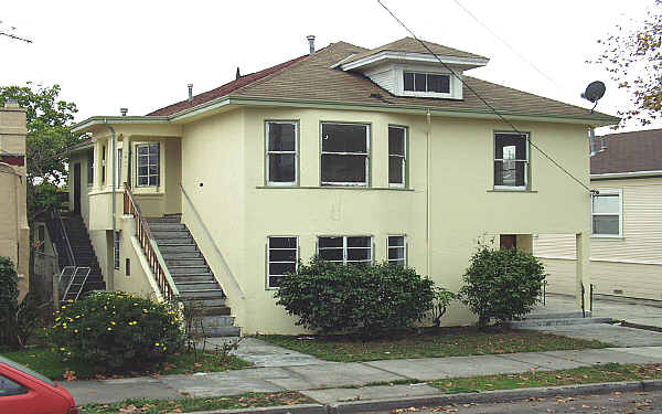 1520 Alcatraz Ave in Berkeley, CA - Foto de edificio - Building Photo