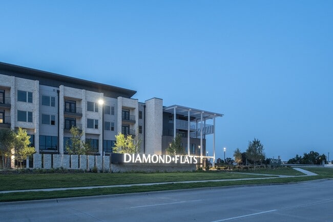 Diamond Flats in Carrollton, TX - Foto de edificio - Building Photo