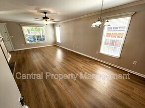 303 Rexford Dr in Moore, SC - Foto de edificio - Building Photo