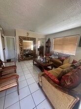 401 SW 78th Pl in Miami, FL - Foto de edificio - Building Photo