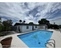 1688 Shore Dr in Merritt Island, FL - Foto de edificio - Building Photo