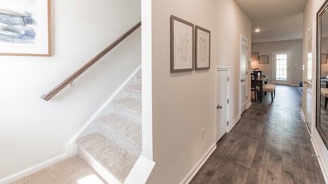 1161 Lova Ln in Allentown, PA - Foto de edificio - Building Photo