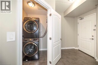 1419 Costigan Rd in Milton, ON - Building Photo - Building Photo