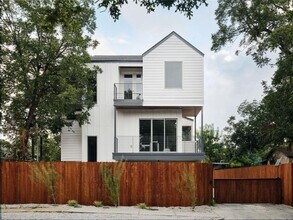 3208 Govalle Ave in Austin, TX - Building Photo - Building Photo