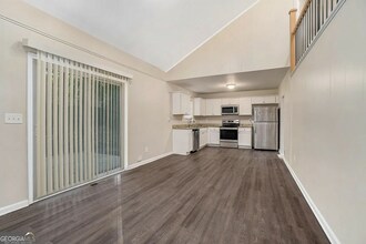 Room in House on Granada Pl in East Point, GA - Building Photo - Building Photo